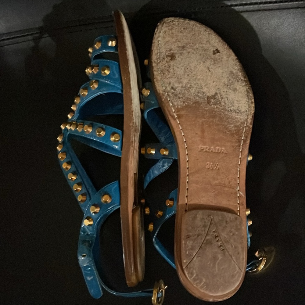PRADA Leather sandal
36 1/2
Slightly worn 
Turquoise, Leather - Picture 4 of 6